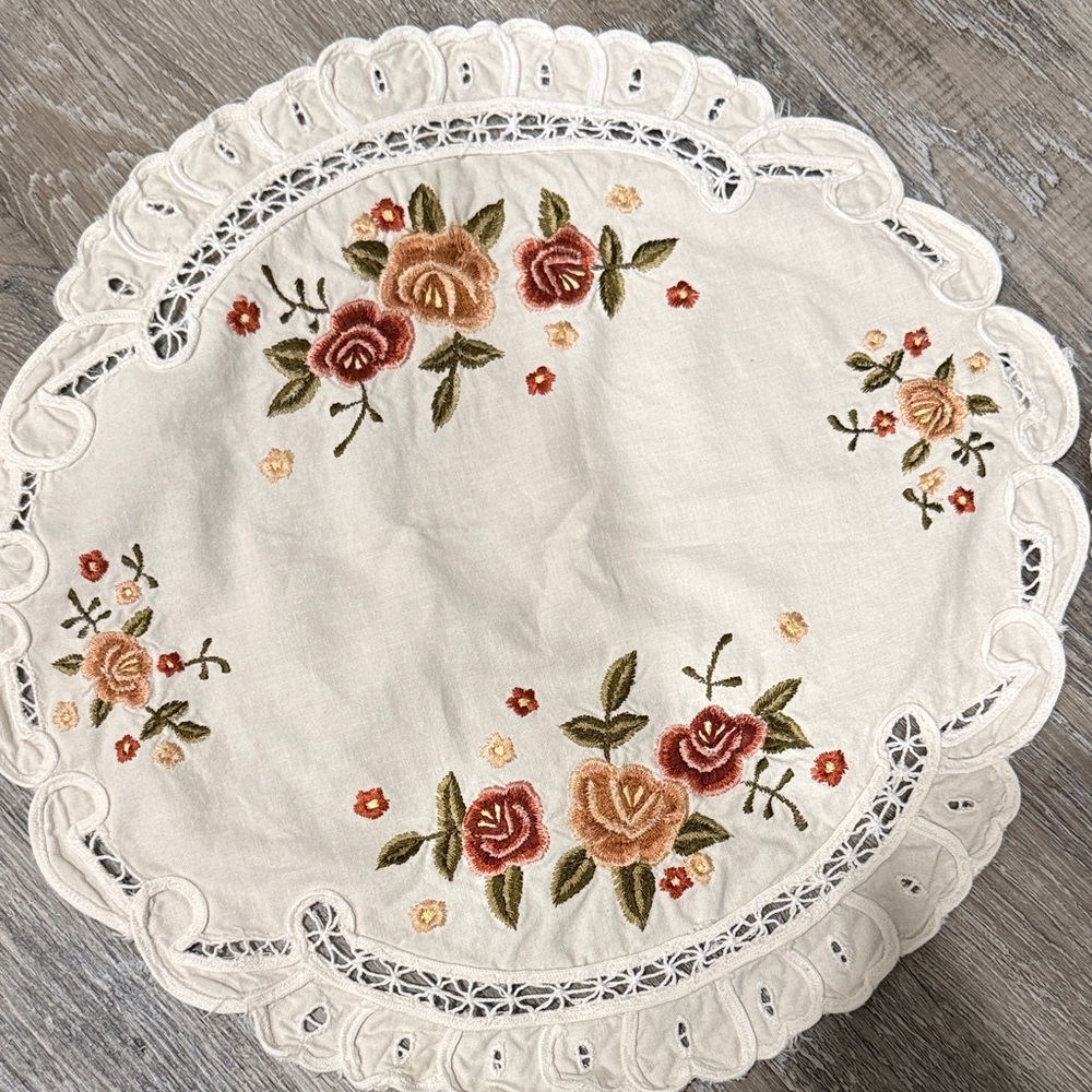 Embroidered Floral Lace Doily Set - Picture 2 of 8